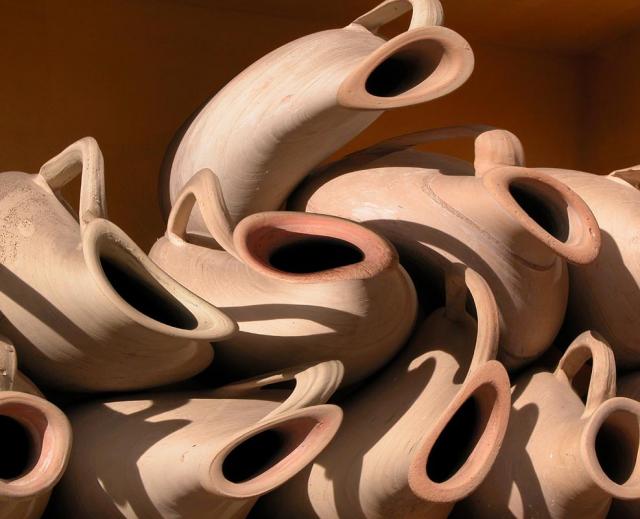 CROONING VASES
